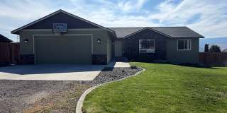 Now renting 3 bedroom House with additional pool house Gallery 1
