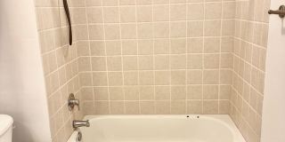 Modern 3 bedroom, 2.5 bathroom Townhome in Mapleleaf! Gallery 25