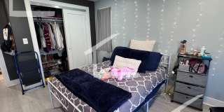 Charming 3 Bedroom-No Broker Fee Gallery 7