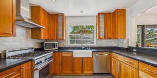 Beautiful serene and private Belmont home Gallery 10