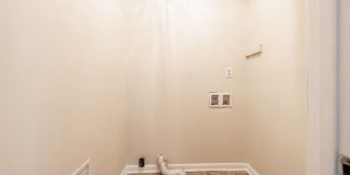4 Bedrooms & 2.5 Bathrooms Gallery 24
