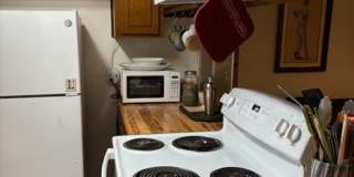 Fully furnished 1 bedroom 1 bath garage apartment Gallery 10