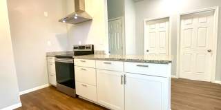 MOVE IN SPECIAL 2 Bedroom Duplex Available Near DOWNTOWN! Gallery 7