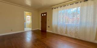 Cozy Two Bedroom Duplex w/ Hardwood Floors! Lovely Kitchen! Lots of Natural Light! Gallery 4