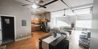Spacious Studio Downtown Dover! Gallery 1