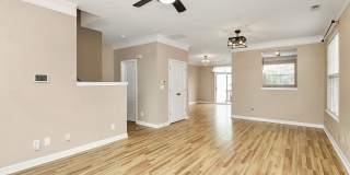 Beautiful End-Unit Townhome on a Prime Location! Gallery 5
