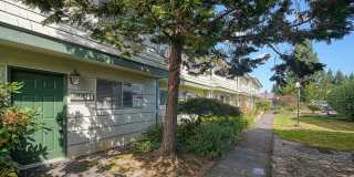 NW Vancouver Condo with Detached Garage & Dedicated Parking Gallery 33