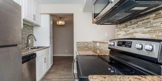 Montabella at Oak Forest Apartments Gallery 25