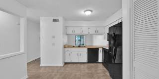 Newly Renovated Beautiful 2 Bedroom Home Gallery 10