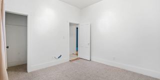 Charming house for rent, with laundry machines included and fenced yard. Gallery 14