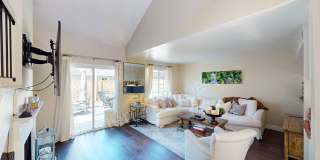 Beautiful 2 bed/2.5 bath Townhome in Costa Mesa Gallery 1