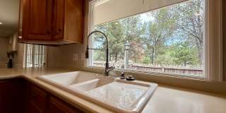 Stylish 3-Bedroom Remodel with Two Fireplaces and Mountain Views Gallery 20
