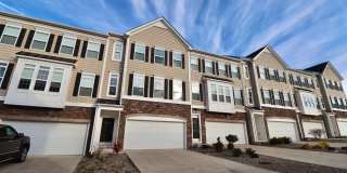 3 bed/3.5 bath townhouse in Suncrest Village - Available 06/02/2027 Gallery 1
