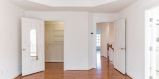 Lovely Townhome Conveniently Located! Gallery 21