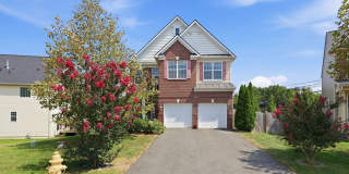Luxury Living in Haymarket | Spacious 3 Level Home Gallery 1
