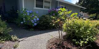Blue Heron Townhome - Split Level 2 Bedroom located near Winslow Gallery 25