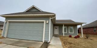 3 Bed 2 Bath 2 Car Garage in  Plaza Towers Neighborhood! Don't Miss This Gem! Gallery 1