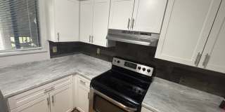 Newly renovated FIRST floor 2/2 - Will go fast Gallery 9