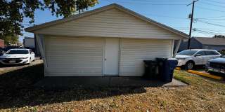 2 bedroom house with garage! Gallery 14