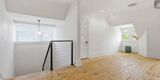 Stunning 5 Bedroom 2.5 Bathroom Home in Squirrel Hill Gallery 37