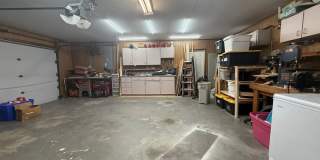 Beautiful 3 bedroom 2.5 bathroom pool home Gallery 26