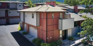 Beautiful 2/1 unit conveniently located in Ashland Gallery 1