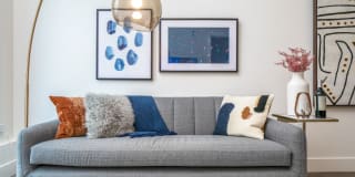 Hyde Square Gallery 19