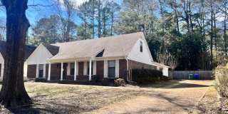 Showings may begin 7/1/26. Spacious Germantown home! Walking distance to Farmington Elementary. Small pets are welcome. 2 bedrooms down. Gallery 1