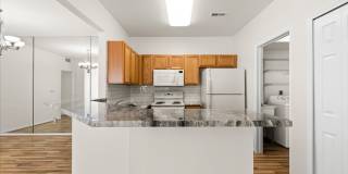 Maple Crossing Condo – Comfort, Convenience & Location Maple Crossing Condo – Comfort, Convenience & Location Gallery 4
