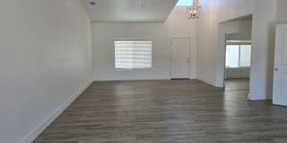 Beautiful, Clean 4 bedroom with Solar!! Gallery 6