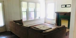 Large House w/ off-street parking & 3 BATHROOMS! Gallery 8