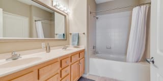 Riverview at Upper Landing Gallery 10