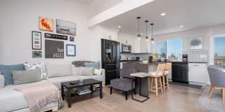 Beautiful 3 bed 2.5 baths "fully furnished" townhouse in the charming neighborhood of University Heights. Gallery 11