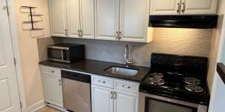 Convenient 2 Bedroom Duplex in SouthEnd Gallery 7