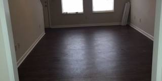 Knoxville 37920 - 2 bedroom, 1.5 bath townhome - Contact Lisa Vineyard and Shannon Russell (865) 216-9334 Gallery 4