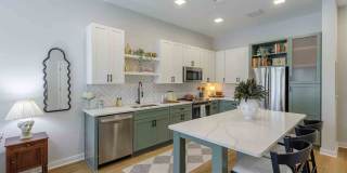 The Felicity on Perry Gallery 21