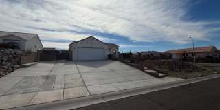 Spacious 3-Bed Home on Large Corner Lot with Boat-Deep Garage  Views Gallery 1