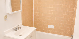 2026 Move-In Special – $500 LEASE SIGNING BONUS!! Cozy 1-Bedroom Apartment with W/D & Parking in Southeast DC Gallery 12