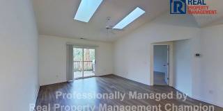 Upper Level Condo in Holton Place w/Community Pool Gallery 5