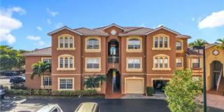 3 bedroom 2 bathroom Condo in the Gardens at Beachwalk Gallery 1