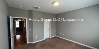 Luxurious Colonial Green Townhome with Garage Gallery 30