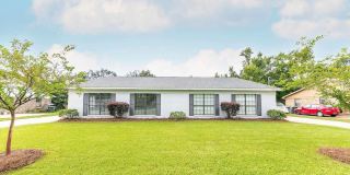 Available 10/15/2026! Beautiful 3 bed 2 bath duplex in Foley, AL. Gallery 1