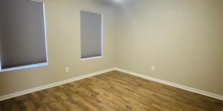 3 bed/1.5 bath townhome right off of I-49 Gallery 10