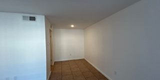 1 BR Condo in Greenbriar Walking Distance to U of M! Gallery 9