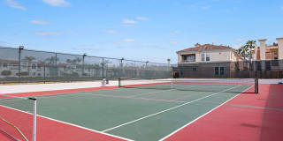 910 N Pacific St Gallery 27