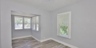 Exquisite Remodeled Retreat: 4 Bed, 1 Bath Gem in St. Petersburg Gallery 12