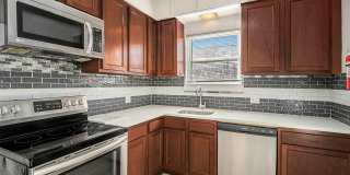 $899-Large, remodeled one bedroom apartment - ask about our Security Deposit Alternative! Gallery 1