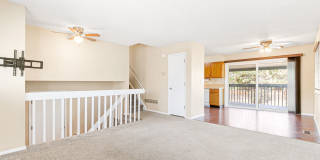 Half Duplex near Downtown Castle Rock with HUGE YARD and Garage! Gallery 4