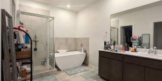 Beautiful 4-Bedroom Yukon Home with Study, 3 Full Baths & Fenced Backyard Gallery 8