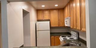 BEAUTIFUL CONDO! 2 MINUTE WALK TO CAMPUS! FREE RENT UNTIL MAY 1, 2026!! Gallery 12